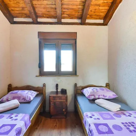 House Imun - Three Bedroom House With Pool Prázdninový dům