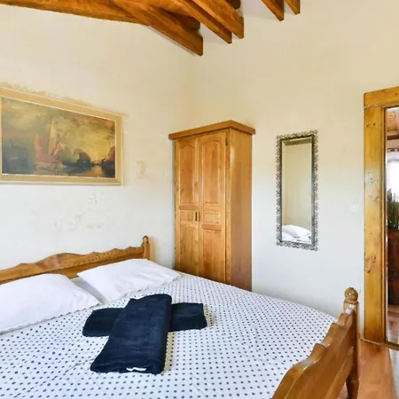 House Imun - Three Bedroom House With Pool