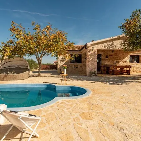 Prázdninový dům House Imun - Three Bedroom House With Pool