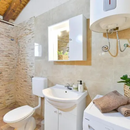 House Imun - Three Bedroom House With Pool Prázdninový dům