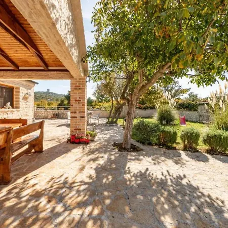 House Imun - Three Bedroom House With Pool *