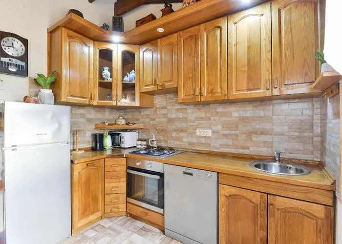 بيت للعطل House Imun - Three Bedroom House With Pool