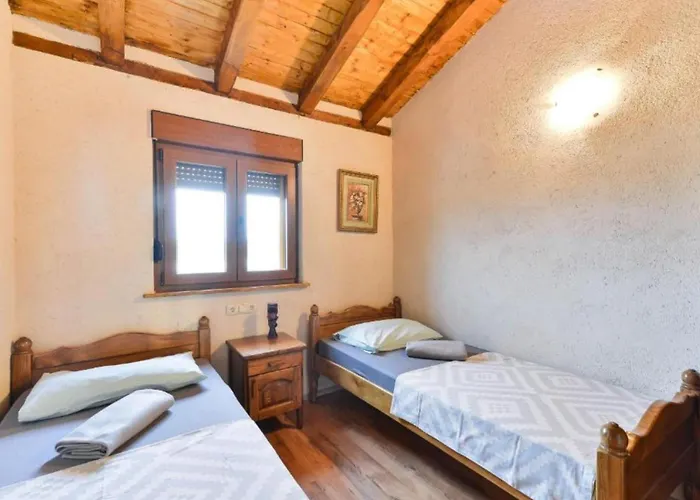 بيت للعطل House Imun - Three Bedroom House With Pool *