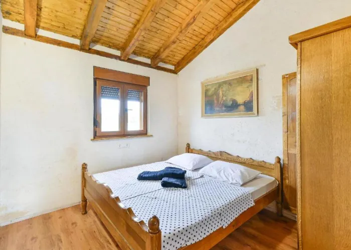 House Imun - Three Bedroom House With Pool *