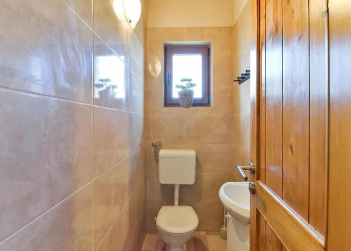 House Imun - Three Bedroom House With Pool