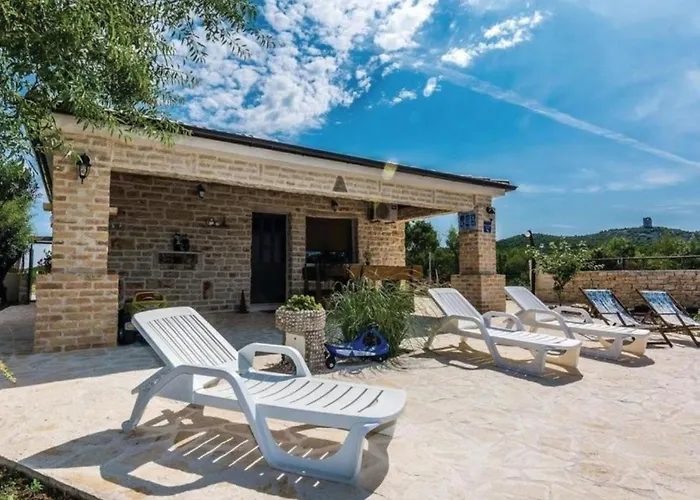 House Imun - Three Bedroom House With Pool بيت للعطل Stankovci (Zadar)