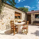 House Imun - Three Bedroom House With Pool 펜션 *
