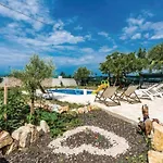 House Imun - Three Bedroom House With Pool