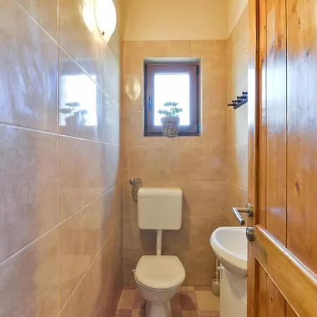 House Imun - Three Bedroom House With Pool