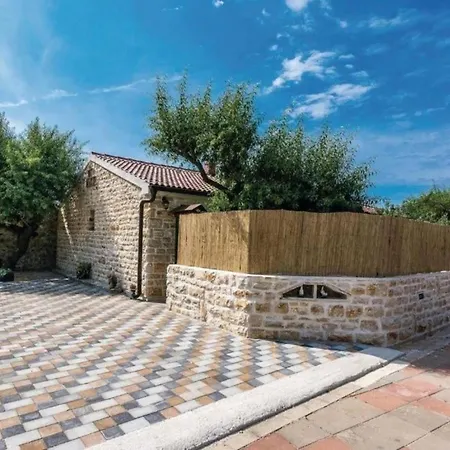 Casa vacanze House Imun - Three Bedroom House With Pool