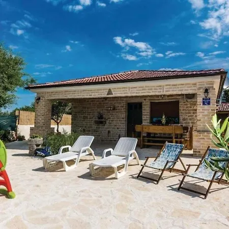 House Imun - Three Bedroom House With Pool Casa vacanze Stankovci (Zadar)