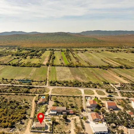 House Imun - Three Bedroom House With Pool Casa vacanze *