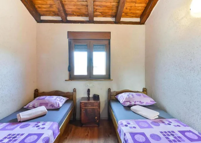 House Imun - Three Bedroom House With Pool Дом отдыха